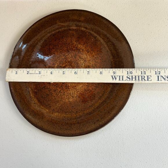 Studio Art Pottery Plates Set of 2 Brown Glossy Finish 10.5" Signed - Picture 8 of 10